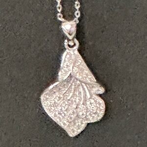 925 Sterling Silver - Vintage Calla Lily flower pendant w/18” chain. Cz stones